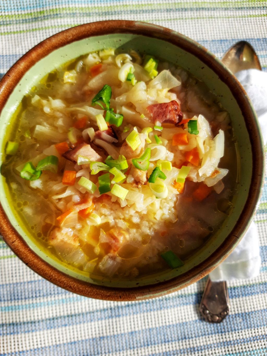 Ciorbă de varză cu afumătură, rețeta&nbsp;spaniolă