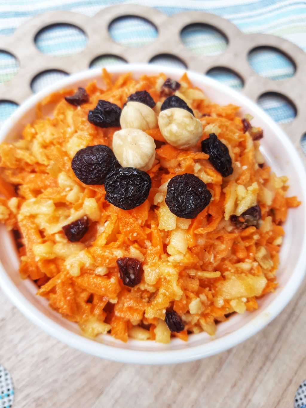 Salată de morcovi cu măr și alune