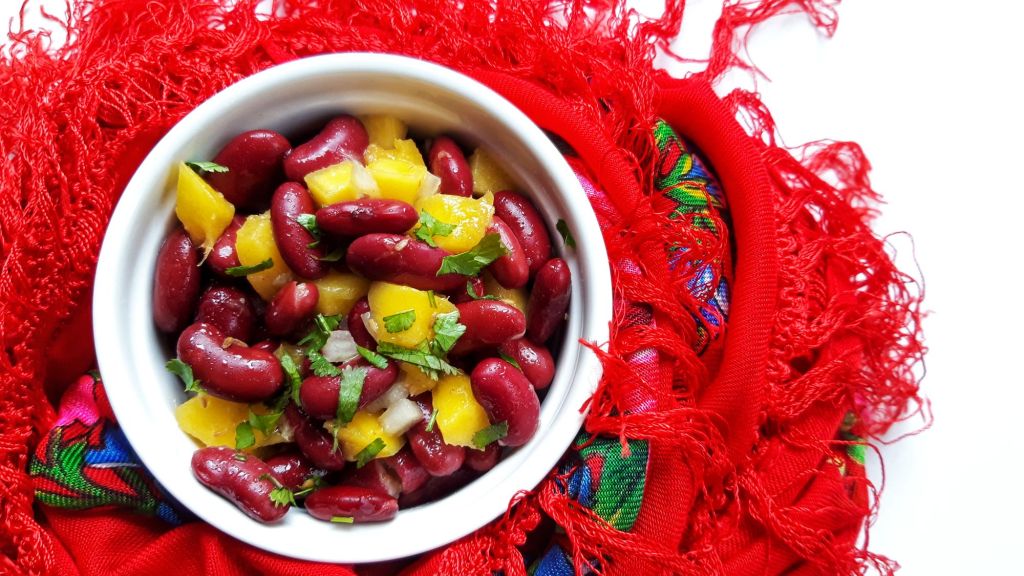 Salata de fasole cu&nbsp;mango