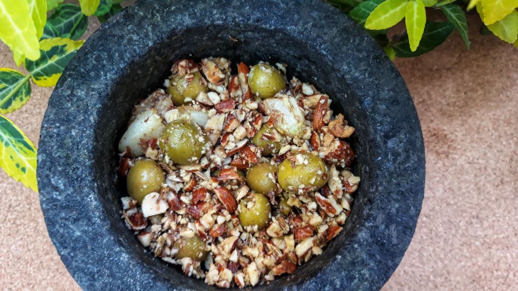 Masline si migdale&nbsp;prajite